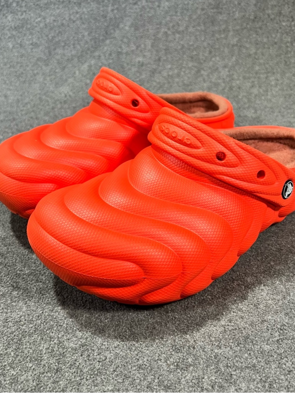 Crocs Classic Lined Overpuff Clogs Mens Size 9 Womens 11 Lava Orange 210059-84J